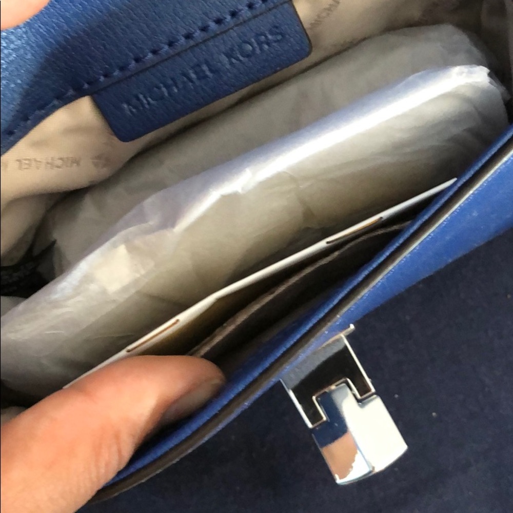 Blue Michael Kors hand bag - Picture 6 of 6